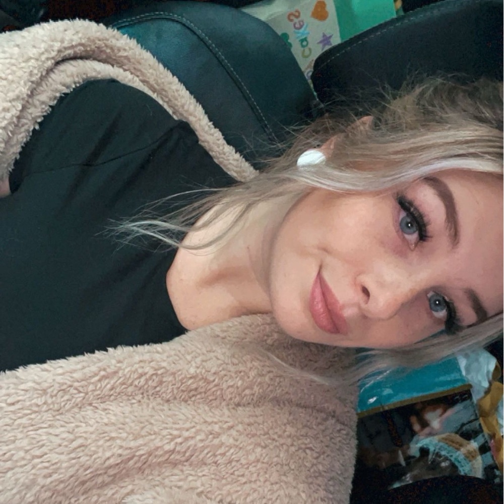 Meet your Posher, Alexis